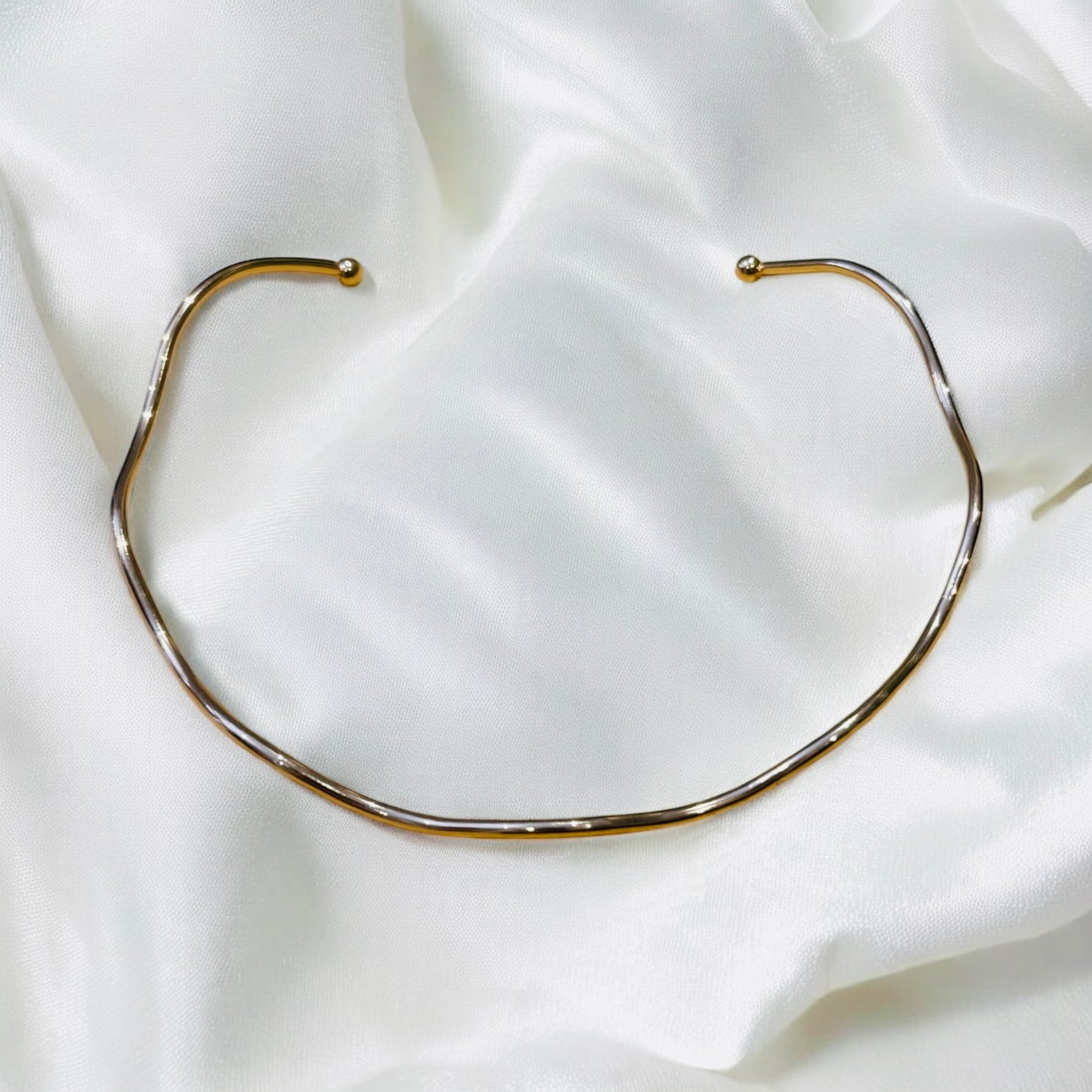 Minimalist Wavy Choker