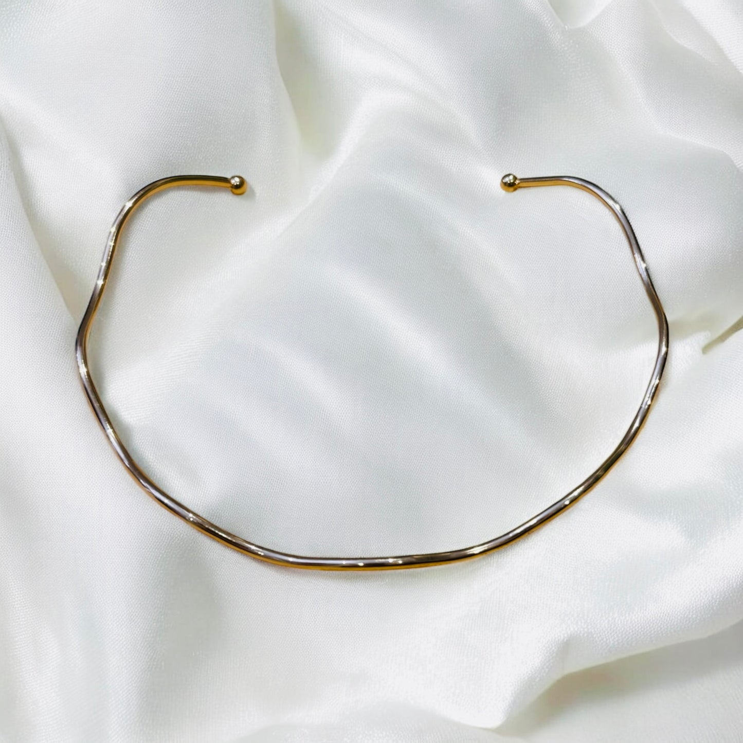 Minimalist Wavy Choker